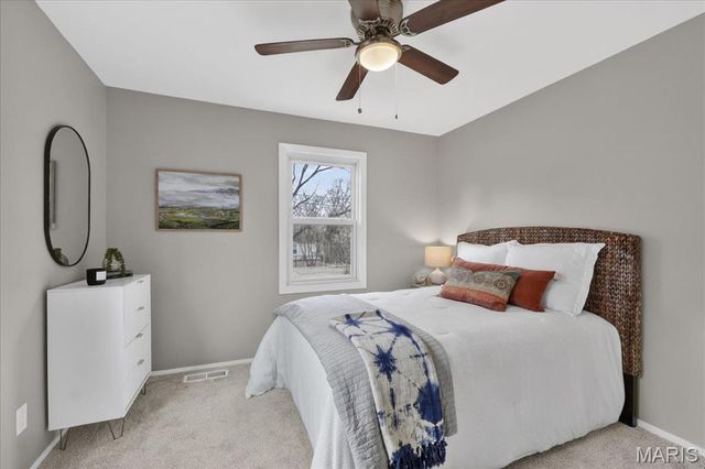 2370 Hawthorne Manor Drive, Florissant, MO 63031