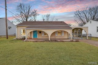 2370 Hawthorne Manor Drive, Florissant, MO 63031