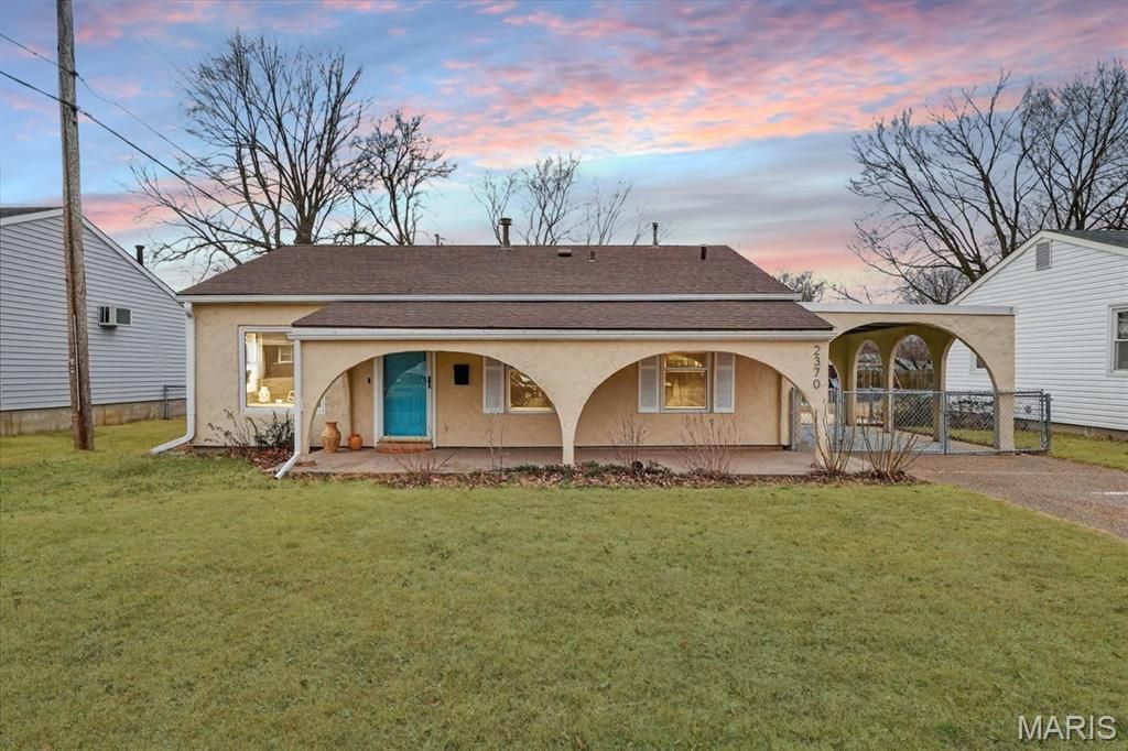 2370 Hawthorne Manor Drive, Florissant, MO 63031