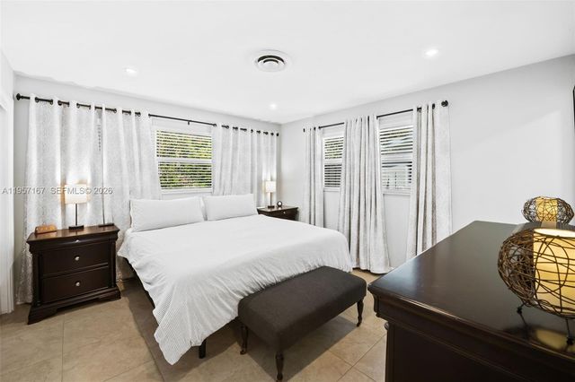 1639 NE 27th Dr, Wilton Manors, FL 33334