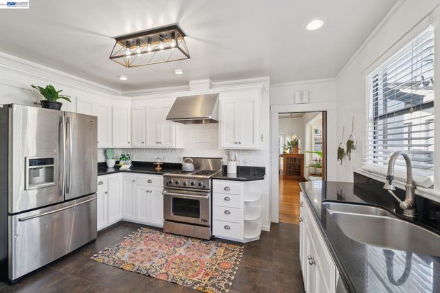 1718 High St, Alameda, CA 94501