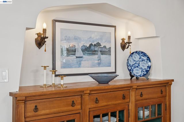 1718 High St, Alameda, CA 94501