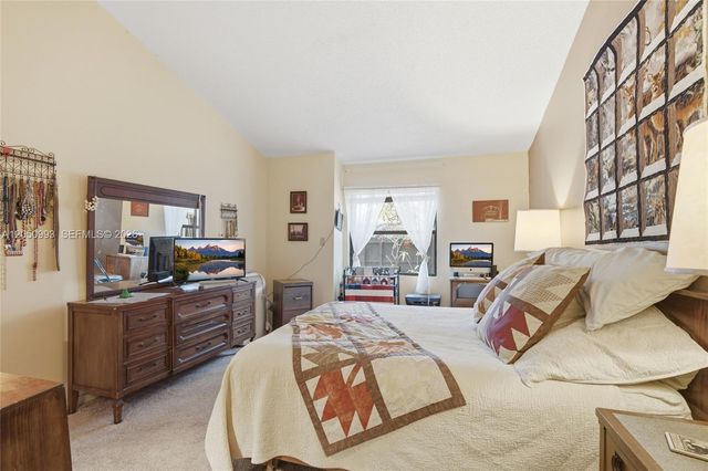 10231 Buttercup Court, Pembroke Pines, FL 33026