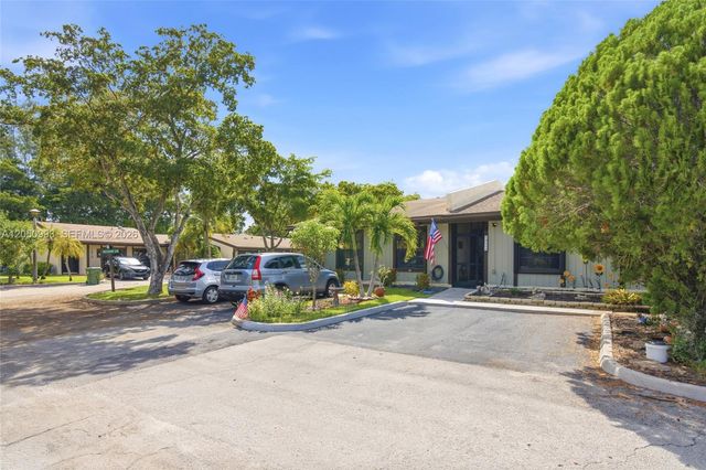 10231 Buttercup Court, Pembroke Pines, FL 33026