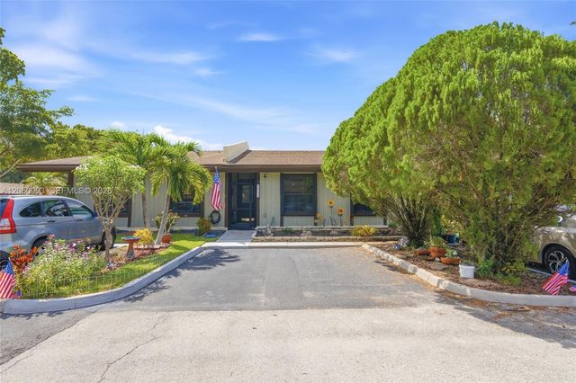 10231 Buttercup Court, Pembroke Pines, FL 33026