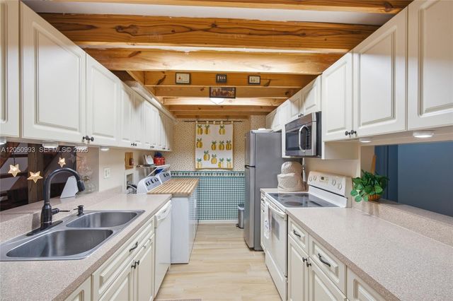 10231 Buttercup Court, Pembroke Pines, FL 33026