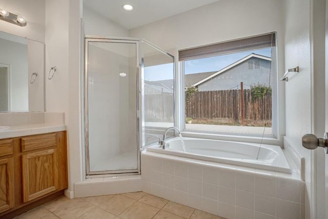 3062 N Filbert Avenue, Fresno, CA 93727