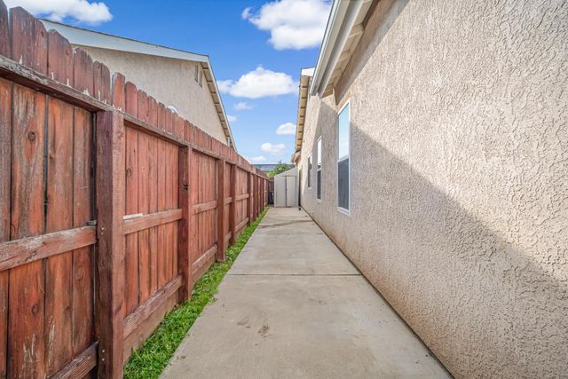 3062 N Filbert Avenue, Fresno, CA 93727