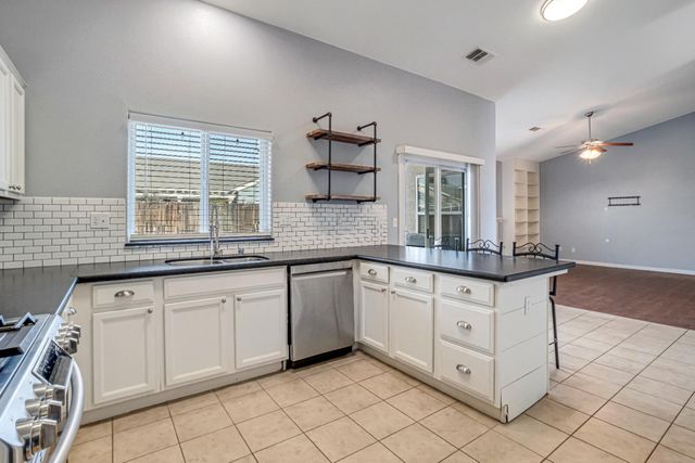 3062 N Filbert Avenue, Fresno, CA 93727