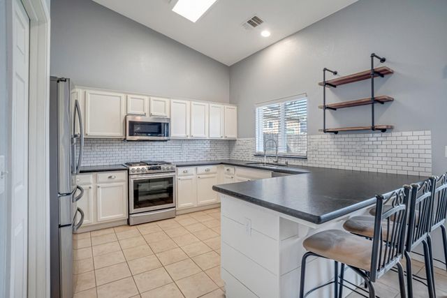 3062 N Filbert Avenue, Fresno, CA 93727