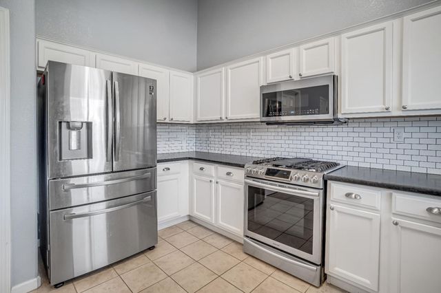 3062 N Filbert Avenue, Fresno, CA 93727