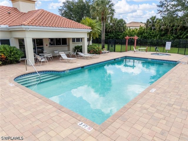 360 Pindo Palm DR, Naples, FL 34104