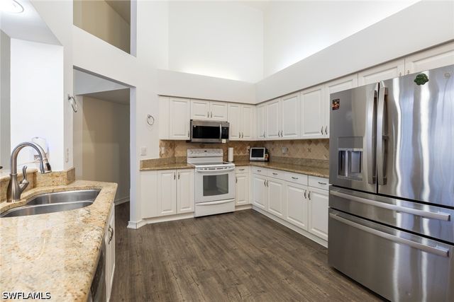 360 Pindo Palm DR, Naples, FL 34104