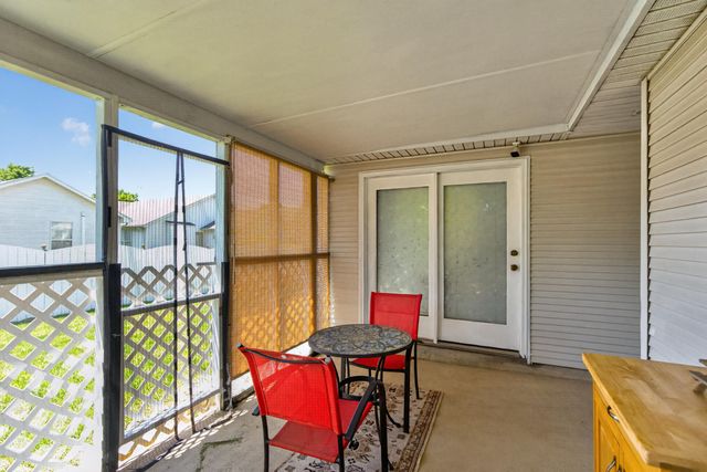 2700 Green Valley Court, Lexington, KY 40511