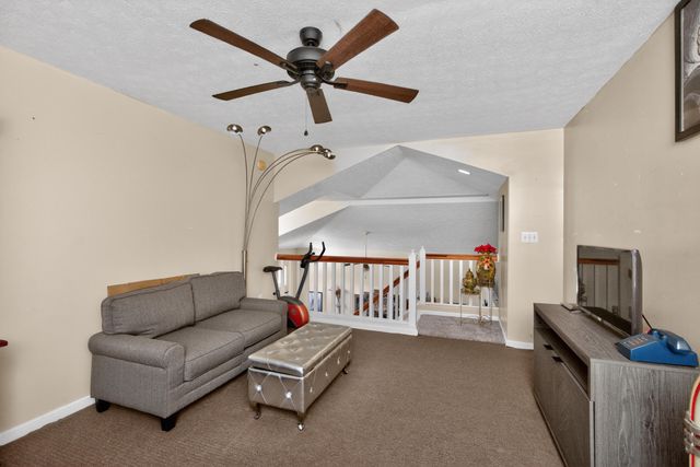 2700 Green Valley Court, Lexington, KY 40511