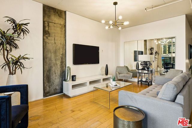1100 S Hope Street 814, Los Angeles, CA 90015