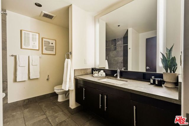 1100 S Hope Street 814, Los Angeles, CA 90015
