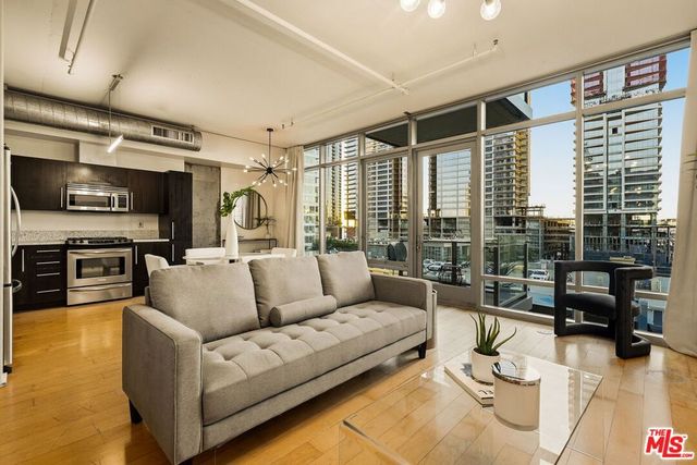 1100 S Hope Street 814, Los Angeles, CA 90015