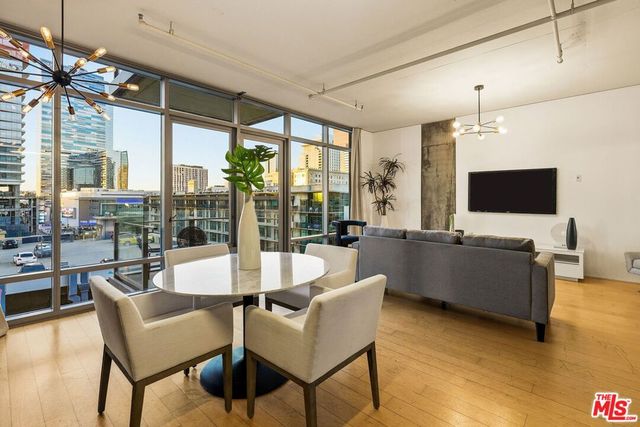 1100 S Hope Street 814, Los Angeles, CA 90015