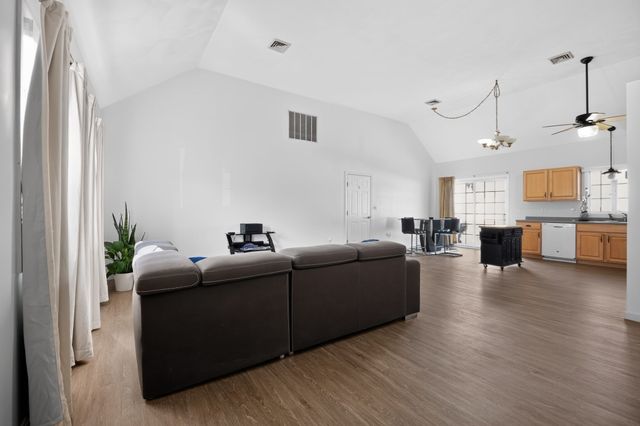 79 Emerald Dr, Lynn, MA 01904