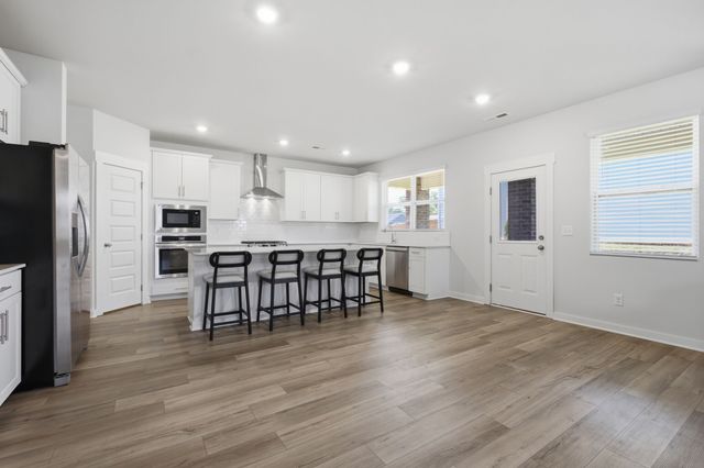 842 Nightingale Ave, Hendersonville, TN 37075