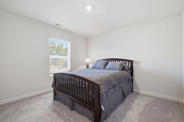 842 Nightingale Ave, Hendersonville, TN 37075