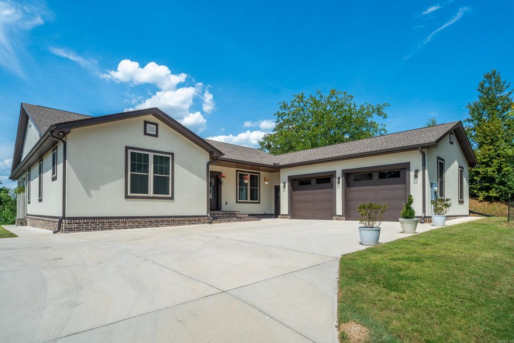 324 Coachlight Road, Hot Springs, AR 71913