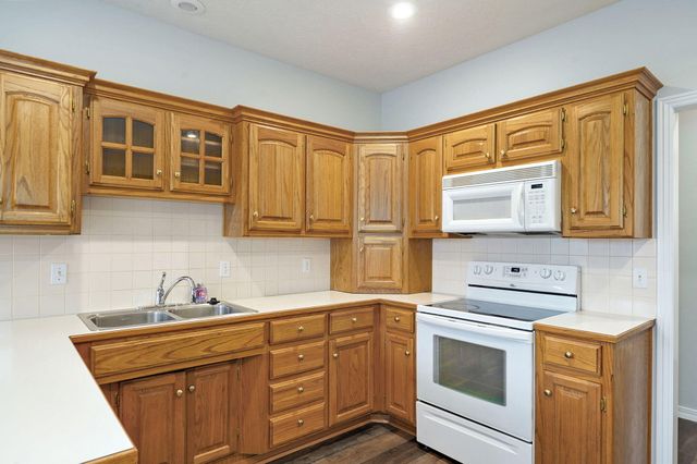 3431 S Briarwood Court, Springfield, MO 65807