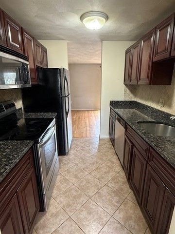 6 Patrick Rd 6, Tewksbury, MA 01876