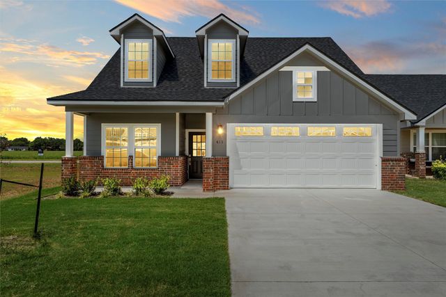 413 Travis Drive, Mcgregor, TX 76657