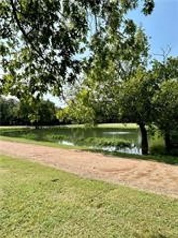 413 Travis Drive, Mcgregor, TX 76657