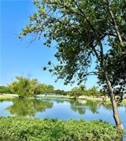 413 Travis Drive, Mcgregor, TX 76657