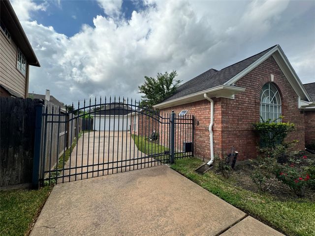 1718 Berkoff Drive, Sugar Land, TX 77479