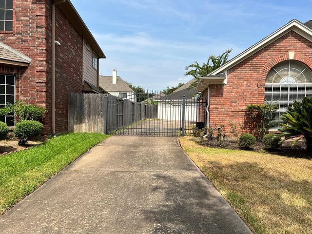 1718 Berkoff Drive, Sugar Land, TX 77479