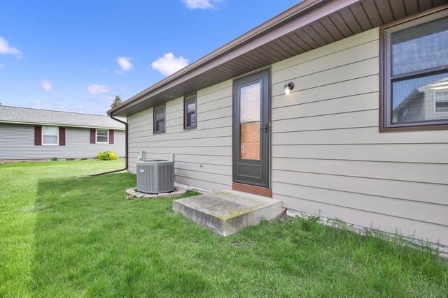 6967 Tumblecreek DRIVE, Franklin, WI 53132