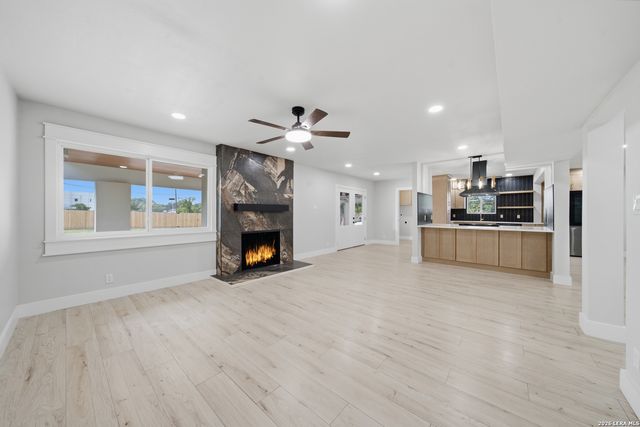 118 S Gardenview, Castle Hills, TX 78213