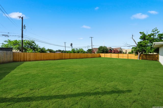 118 S Gardenview, Castle Hills, TX 78213