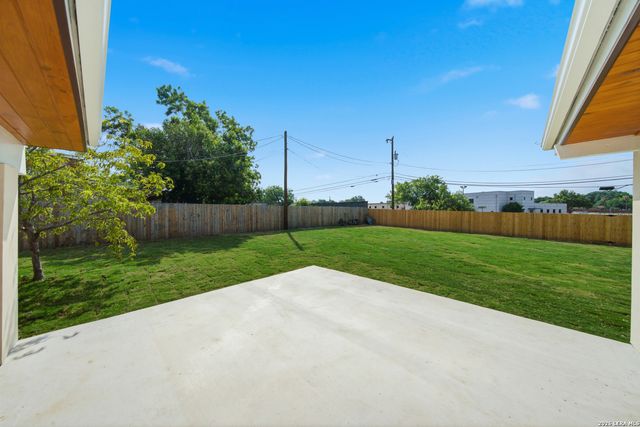 118 S Gardenview, Castle Hills, TX 78213