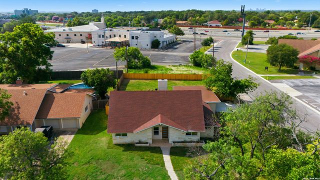 118 S Gardenview, Castle Hills, TX 78213