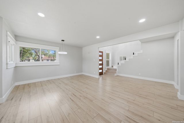 118 S Gardenview, Castle Hills, TX 78213