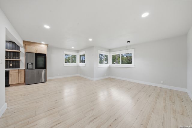 118 S Gardenview, Castle Hills, TX 78213