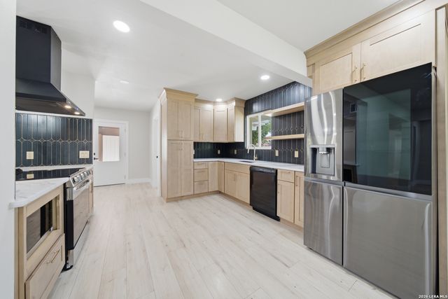 118 S Gardenview, Castle Hills, TX 78213