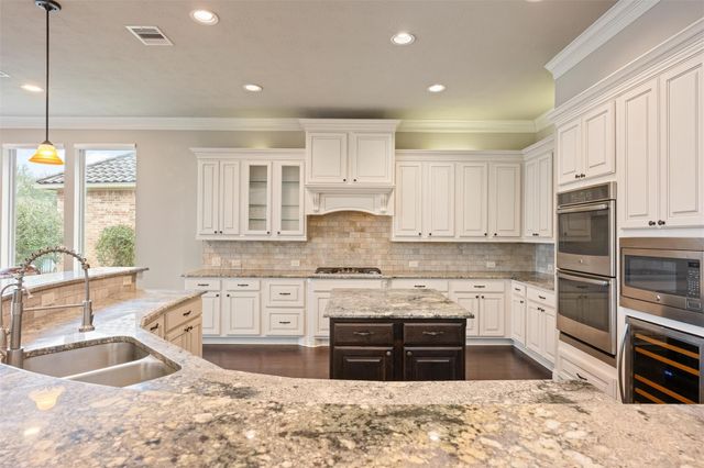 179 Lake View Loop, Fulshear, TX 77441