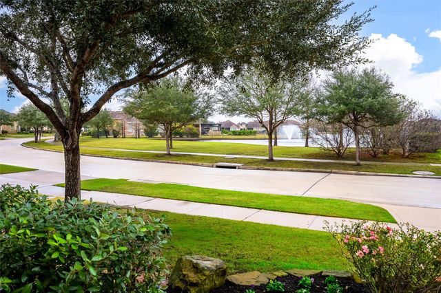 179 Lake View Loop, Fulshear, TX 77441