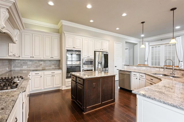 179 Lake View Loop, Fulshear, TX 77441