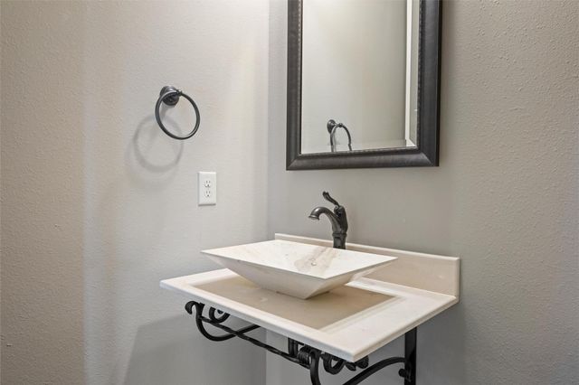 179 Lake View Loop, Fulshear, TX 77441