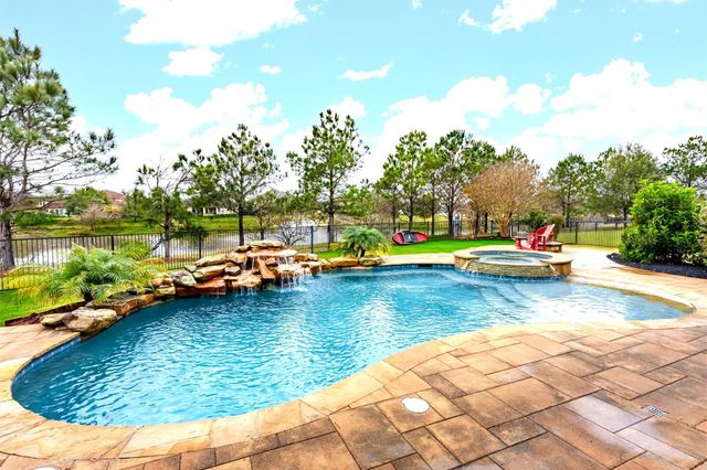 179 Lake View Loop, Fulshear, TX 77441