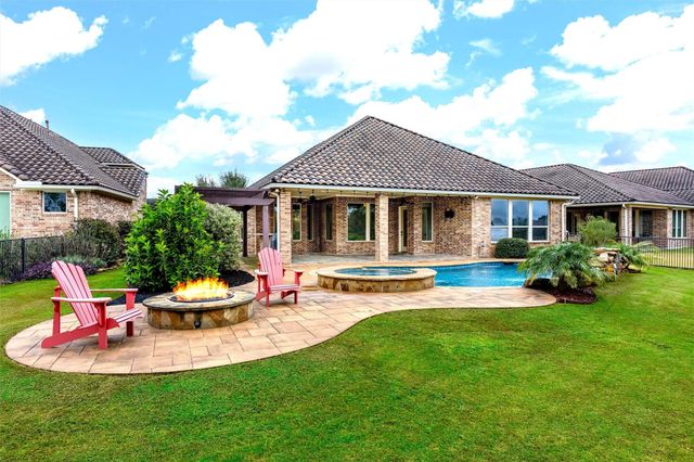 179 Lake View Loop, Fulshear, TX 77441