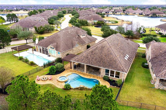 179 Lake View Loop, Fulshear, TX 77441