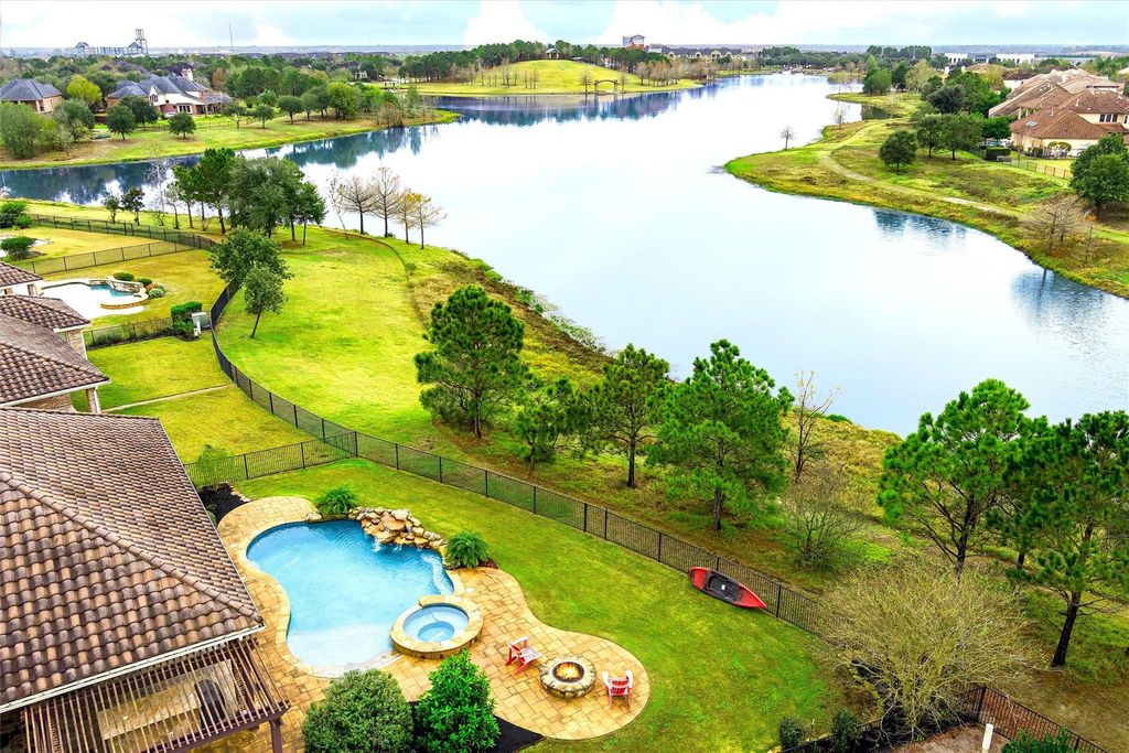 179 Lake View Loop, Fulshear, TX 77441